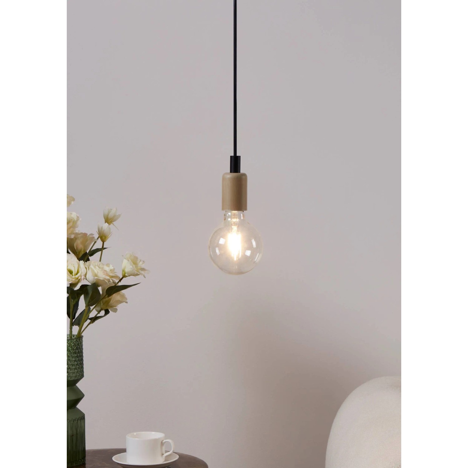 Eglo E27 LED Leuchtmittel in Globeform, 4W, warmweißes Licht.