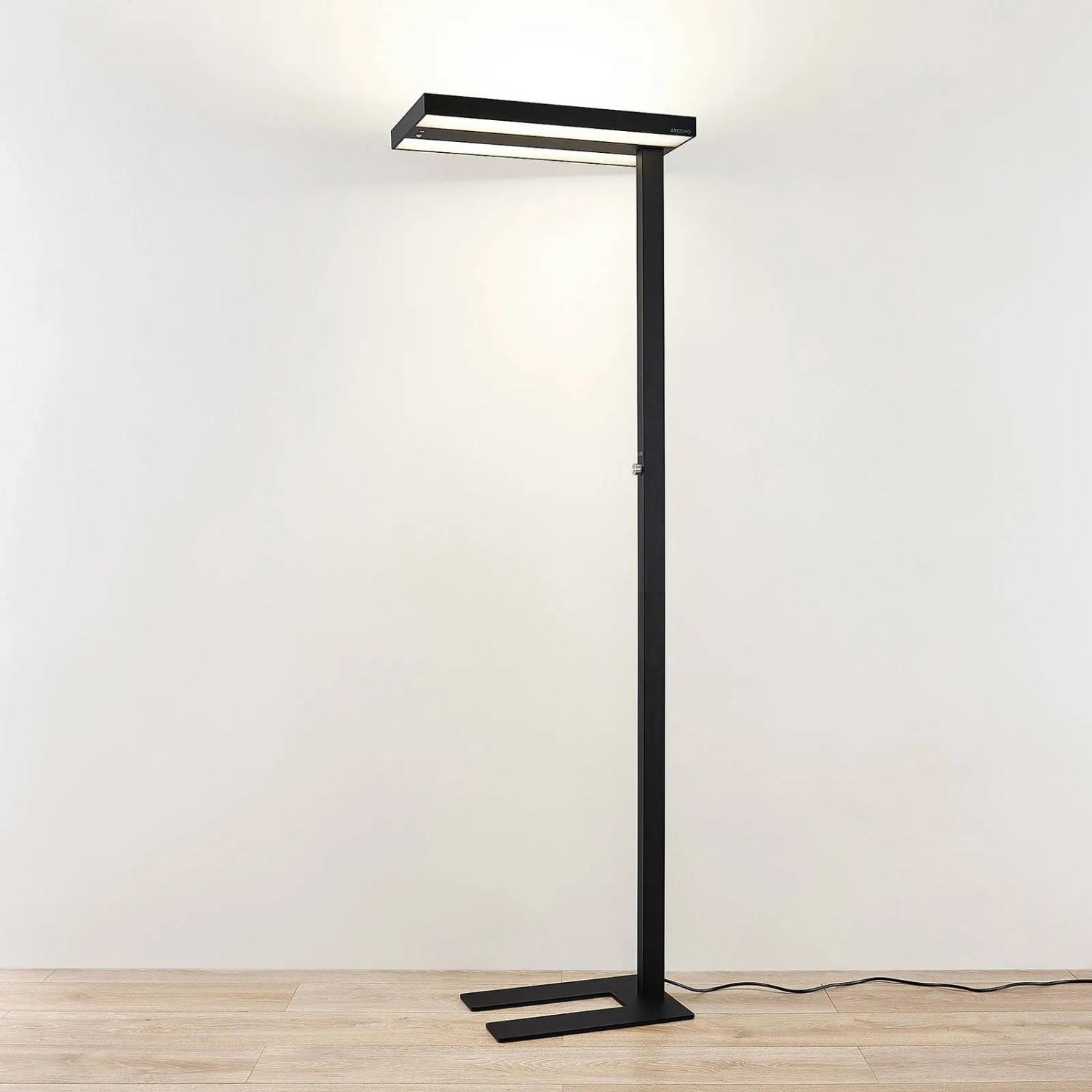 Schwarze LED Bürostehleuchte Arcchio Logan mit Bewegungsmelder, Aluminium, dimmbar.