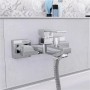 Schütte Wannenarmatur Tokyo II Chrom mit Brauseschlauch an Badewanne.