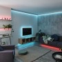 Wohnzimmer mit Paulmann MaxLED RGBW LED-Streifen für indirekte Beleuchtung.