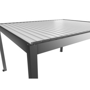 Biohort Pergola 4,5x3,5m in Quarzweiß, Detailansicht der Lamellen und Rahmenkonstruktion.