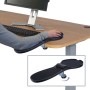 Schwarze MCW Armauflage N76 mit Mauspad am Schreibtisch, gepolsterte Handgelenkstütze für ergonomisches Arbeiten.