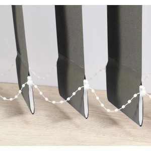 Schwarze Avosdim Lamellenhalter für 127 mm Lamellenvorhänge.