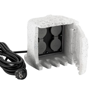 Graue 4-fach Gartensteckdose in Steinoptik, offen, mit 5m Kabel und vier geschützten Outdoor-Steckdosen.