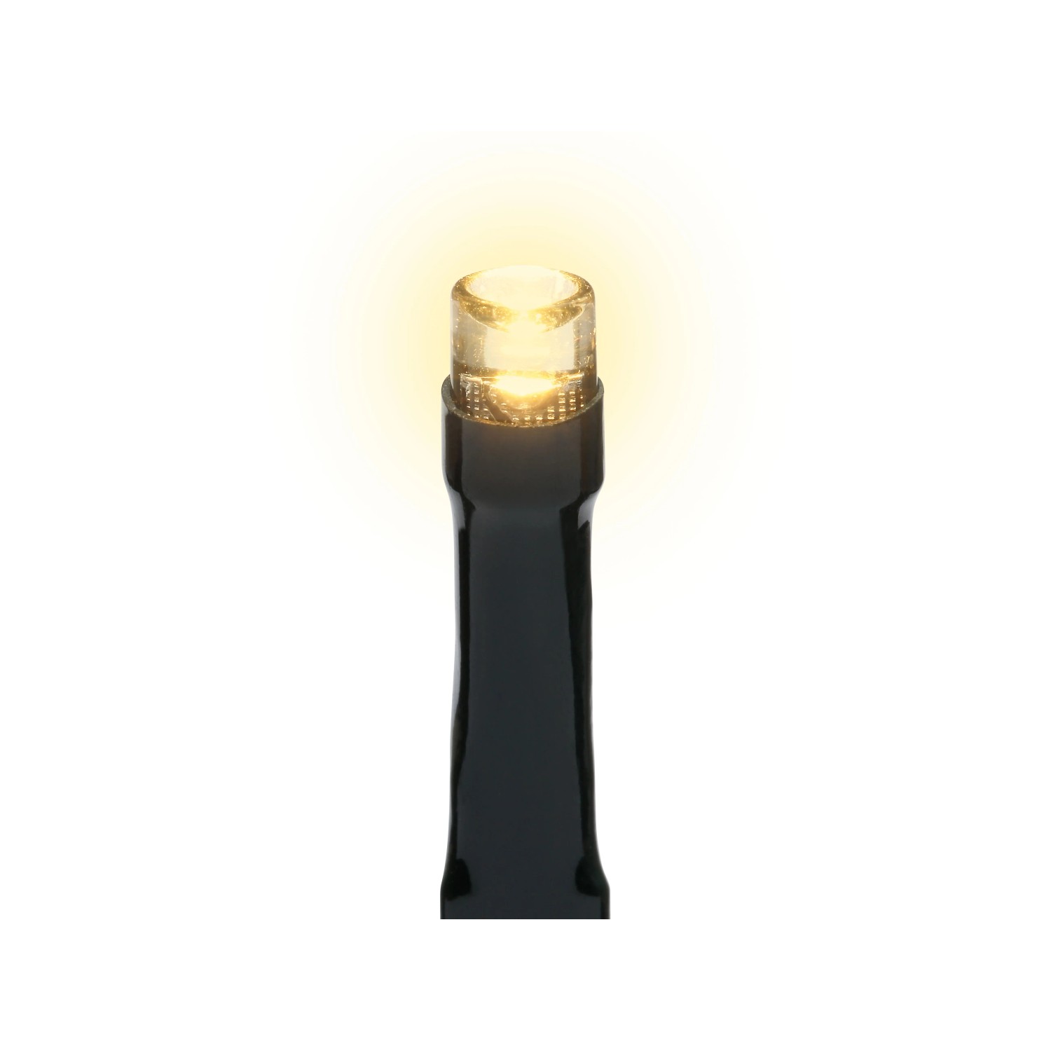 Nahaufnahme einer leuchtenden warmweißen LED einer LV 700L Außen-Lichterkette mit schwarzem Kabel.