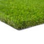 Nahaufnahme von Primaflor Kunstrasen Milo, 4m x 25m, mit grünen Halmen und Drainage-Noppen.