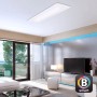 Dimmbare, weiße Brilo LED-Deckenleuchte Piatto S B-Smart Panel (28 W) in modernem Wohnzimmer.