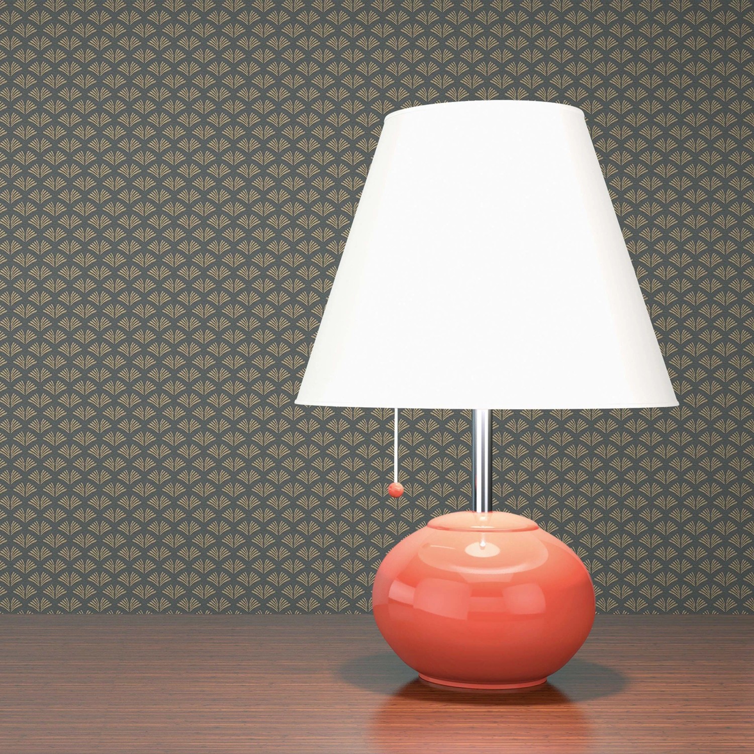 Tadessi Art Deco Vliestapete in Grau mit geometrischem Muster an einer Wand, daneben eine rote Lampe auf Holztisch.