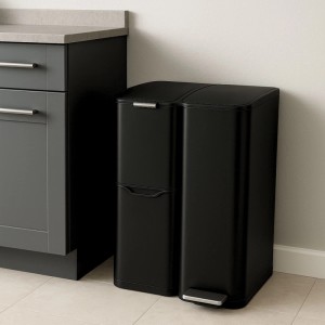 Schwarzer osoltus Petrona 3-Fach Mülleimer aus mattschwarzem Stahl. Mit Auszug und zwei Deckeln für Mülltrennung in der Küche.