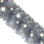 Silberne Weihnachtsgirlande aus PVC mit funkelnden LED-Lichtern. 10 m lange festliche Dekoration.