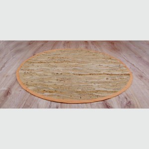 Runder Bestlivings Flickenteppich aus Leder, 150 cm, beige, auf Holzboden.