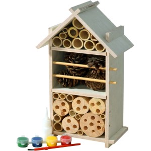 Insektenhotel-Bausatz für Kinder aus Holz mit Farben, Pinsel, Leim und Füllmaterial.