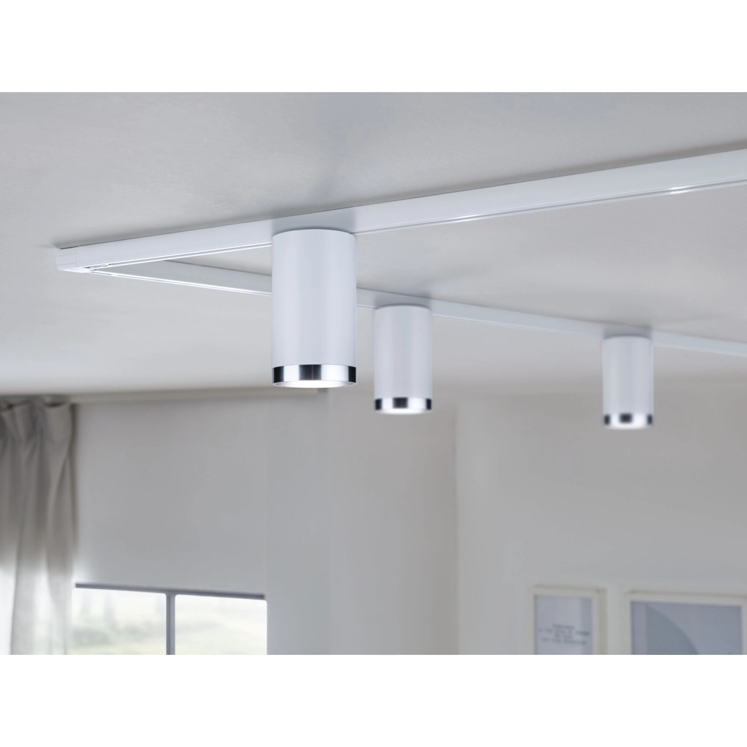 Paulmann URail Schienenspot Tube, signalweiß, an LED-Schienensystem montiert.