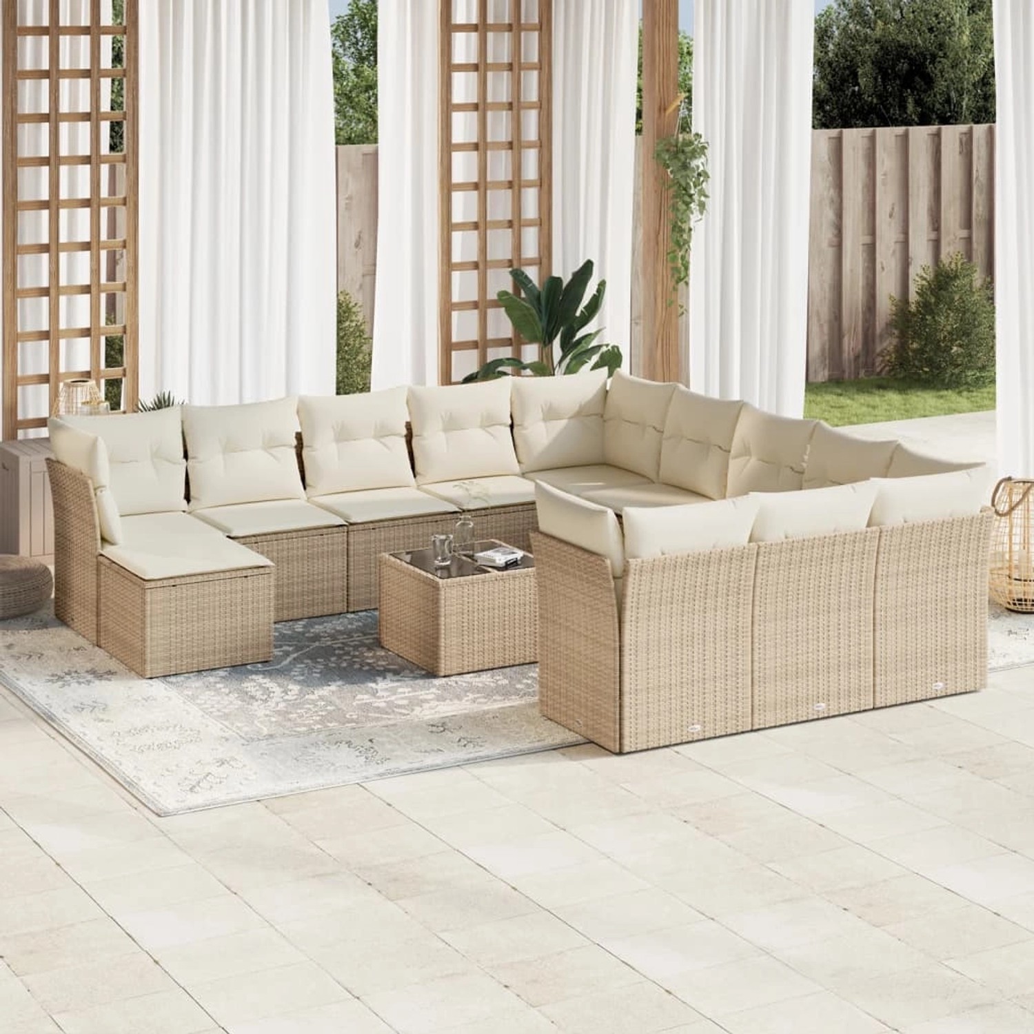 Beige 13-tlg. Garten-Sofagarnitur aus Poly Rattan mit Kissen.