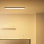 Rechteckiges, schwarzes WiZ LED-Panel (119,5x29,5cm) an Zimmerdecke.