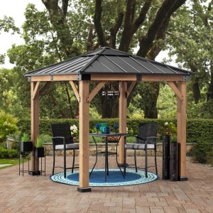Sunjoy Gazebo Rapi Zedernholz, 273x273 cm, anthrazitfarbene Terrassenüberdachung mit Stahl-Polycarbonat-Dach.