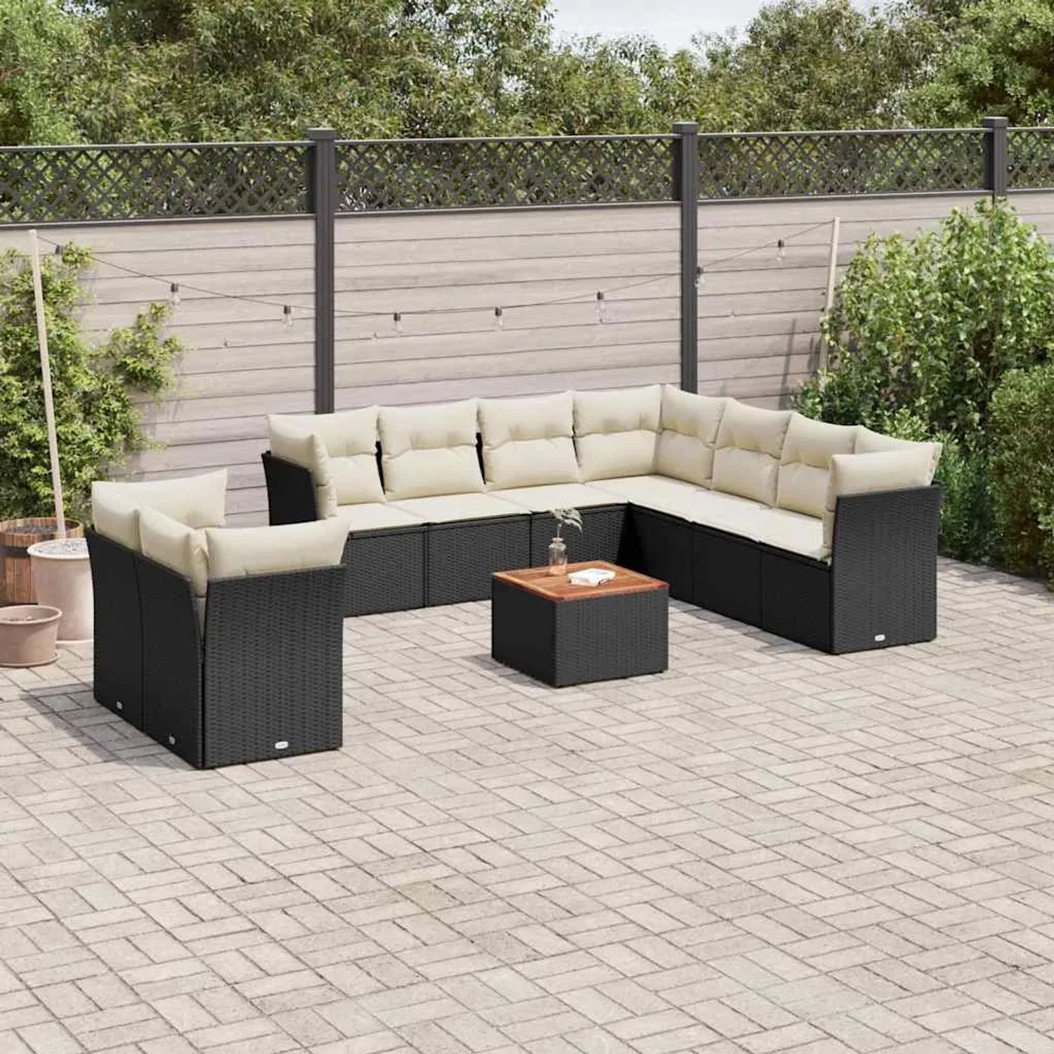 vidaXL 11-tlg. Garten-Sofagarnitur aus schwarzem Rattan mit cremefarbenen Kissen und Holztisch.