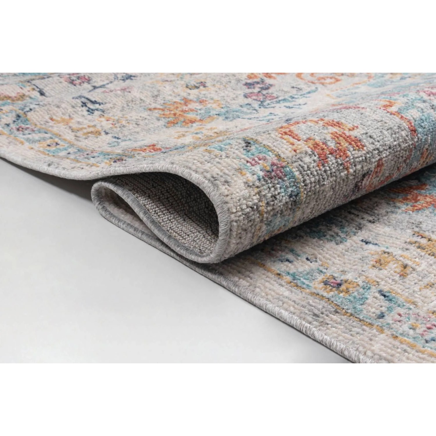 Gemusterter Floornovo Outdoor Teppich, 230x160 cm, gerollt. Wetterfest und pflegeleicht.