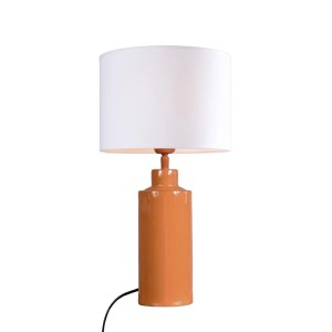 PR Home Solo Tischleuchte: Orangefarbener Sockel mit weißem Schirm, moderne Innenleuchte.