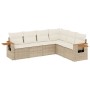 Beige 6-tlg. Garten-Sofagarnitur aus Poly Rattan mit cremeweißen Kissen und Ablagetischen.