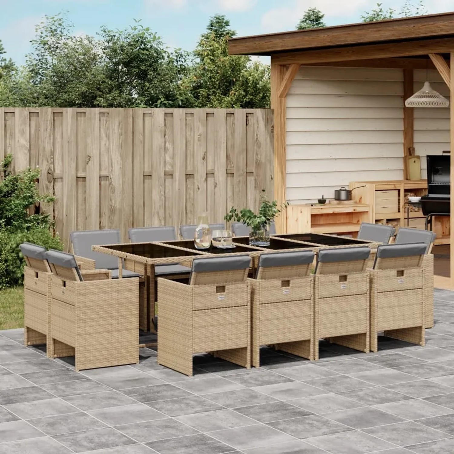 13-teilige Garten Essgruppe aus Poly Rattan mit Kissen in Beige-Mix. Gartenmöbel Set mit Tisch und Stühlen.
