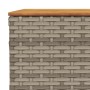 Detailansicht: Graue vidaXL Garten-Sofagarnitur aus Polyrattan mit Akazienholz-Tischplatte.