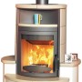 Hark Avenso GT ECOplus Kaminofen in Creme mit Ofenkacheln und Holzfach. Gemütliche Wärme für Ihr Zuhause.