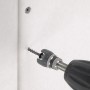 Wolfcraft Schraubvorsatz für Innenausbau im Einsatz an einer Wand.