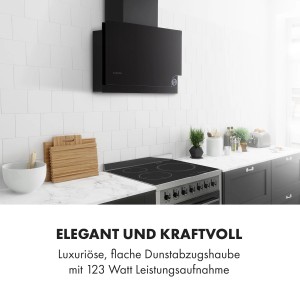 Schwarze Klarstein Dunstabzugshaube aus Glas mit LED-Beleuchtung in moderner Küche.
