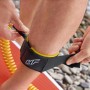 Bestway SUP Leash: Gelbe Sicherheitsleine am Bein befestigt für Stand Up Paddling.