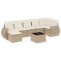 Beige 8-tlg. Garten-Sofagarnitur aus Rattan mit cremeweißen Kissen und Tisch mit Glasplatte.