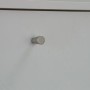 Detailaufnahme: Weißer ebuy24 Escape Schuhschrank mit silbernem Griff.