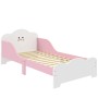 Rosa-weißes AIYAPLAY Kinderbett aus MDF mit lächelndem Wolken-Kopfteil und niedrigen Schutzleisten.