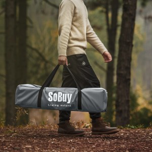 Mann trägt graues SoBuy 3in1 Campingzelt in Tragetasche. Ideal für Outdoor-Abenteuer.