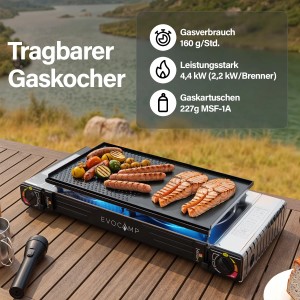 Evocamp 2-Flammen Gaskocher mit Grillplatte, Würstchen, Fisch und Gemüse auf einem Holztisch.
