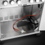 Innenraum des Taino Platinum Yamara 4+2 Gasgrills aus Edelstahl mit Gasflasche und Zubehör.