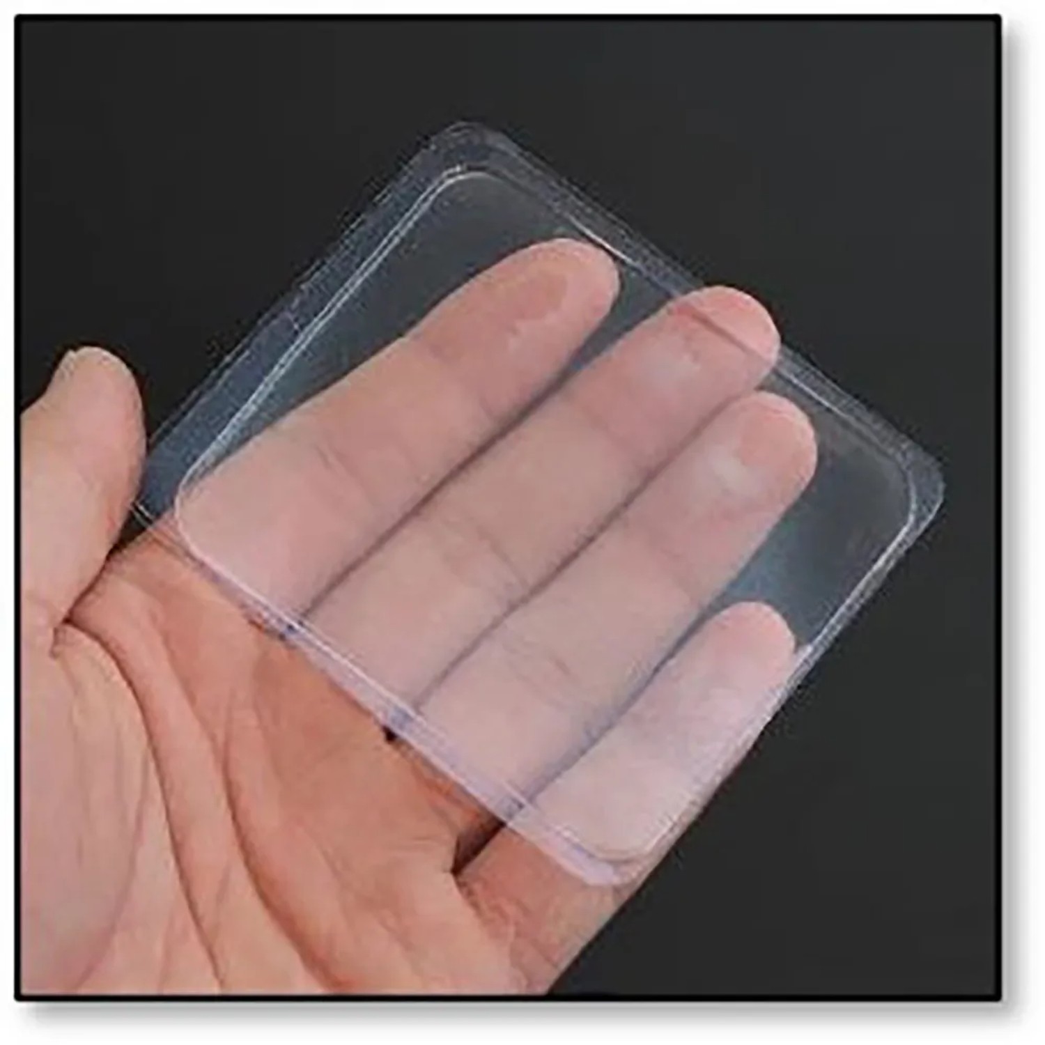 CF Aqua Patch Pflaster für Pool und Teich, 10 Stück, in Hand gehalten.