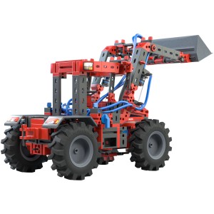 Fischer Strong Pneumatics Profi: Spielzeugmodell eines roten Frontladers aus Bausteinen.