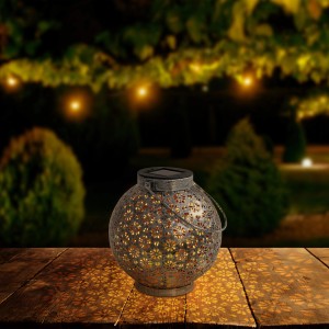 Näve LED-Solarleuchte, silbernes 2er-Set, 18 cm, mit floralem Muster und warmweißem Lichtschein.