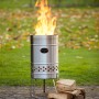 Feuerhand Pyron Feuertonne aus Edelstahl, 25 l, mit brennendem Feuer und Holzscheiten.