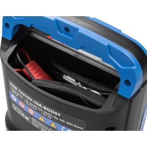 Güde Batterielader Automatik GAB 12V/6V-10A-Boost mit Ladekabel und blauem Tragegriff.