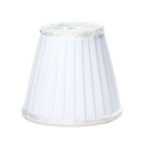 Weißer plissierter Seiden-Aufsetzschirm für Kronleuchter. Ideal für Kerzenlampen, sorgt für weiches Licht.