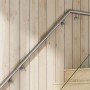 Gebürsteter Edelstahl Handlauf 150 cm mit Halterungen an Holztreppe. Komplettset für sicheren Halt.