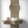 AS-Creation 3D-Panel Pop up Tapete Beige-Braun im Badezimmer mit Spiegel und Waschbecken.