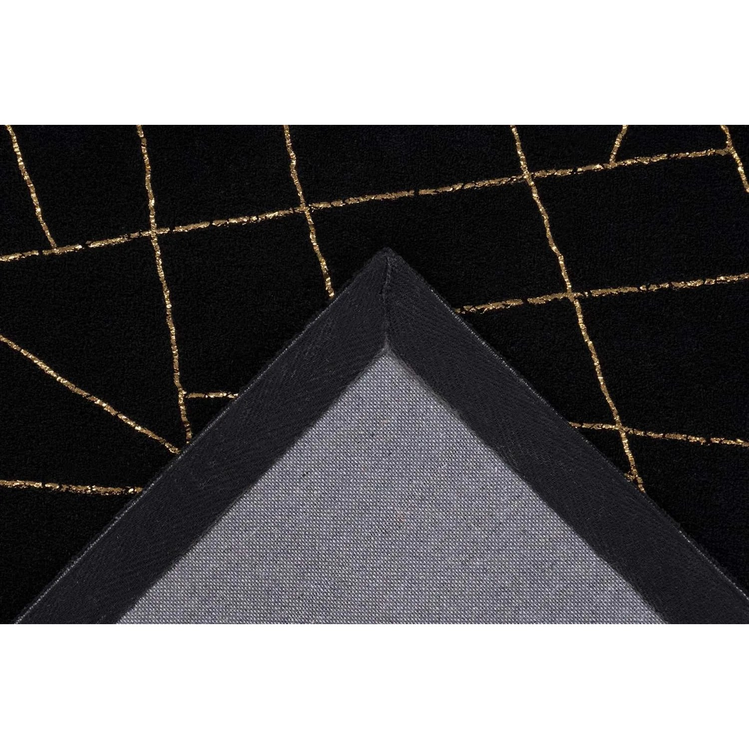 MeGusta Kurzflor Teppich Magdalena, 160x230 cm, schwarz-gold mit geometrischem Muster.