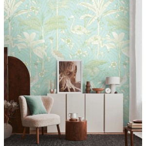 Livingwalls Fototapete mit Tier-Motiven in Türkis, Weiß und Grün im Wohnraum.
