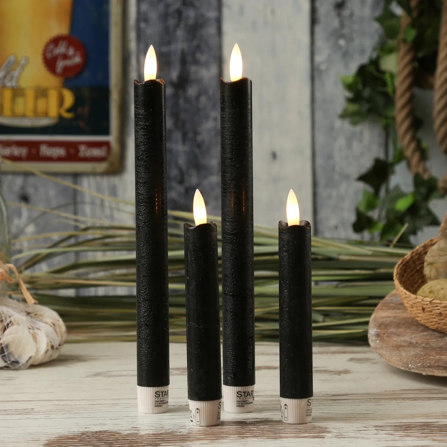 Marelida LED Stabkerzen, 2er Set, Schwarz, Echtwachs, flackernd, 15cm hoch, mit Timer.