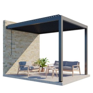 Anthrazitfarbene, wandmontierte Huun Pergola Piano 300x400 cm mit Lamellendach und Sitzgruppe.