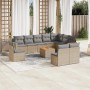 Beige 11-tlg. Garten-Sofagarnitur aus Rattan mit hellgrauen Kissen.