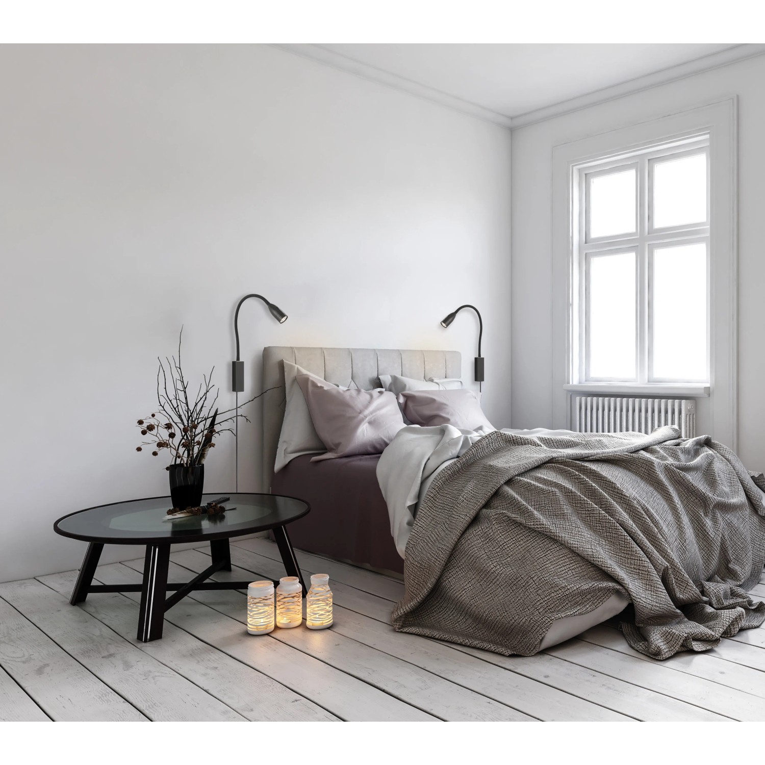 Schwarzer Fischer & Honsel LED-Wandspot Sten, flexible Leselampe neben Bett im Schlafzimmer.